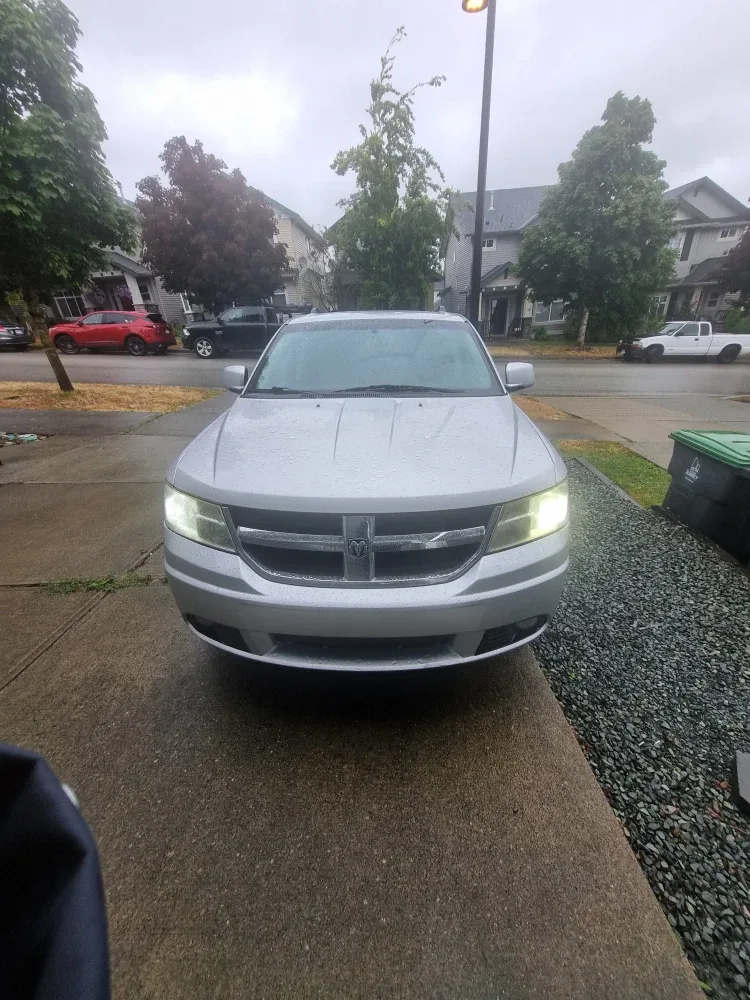 Silver Dodge Journey image indicator(2)