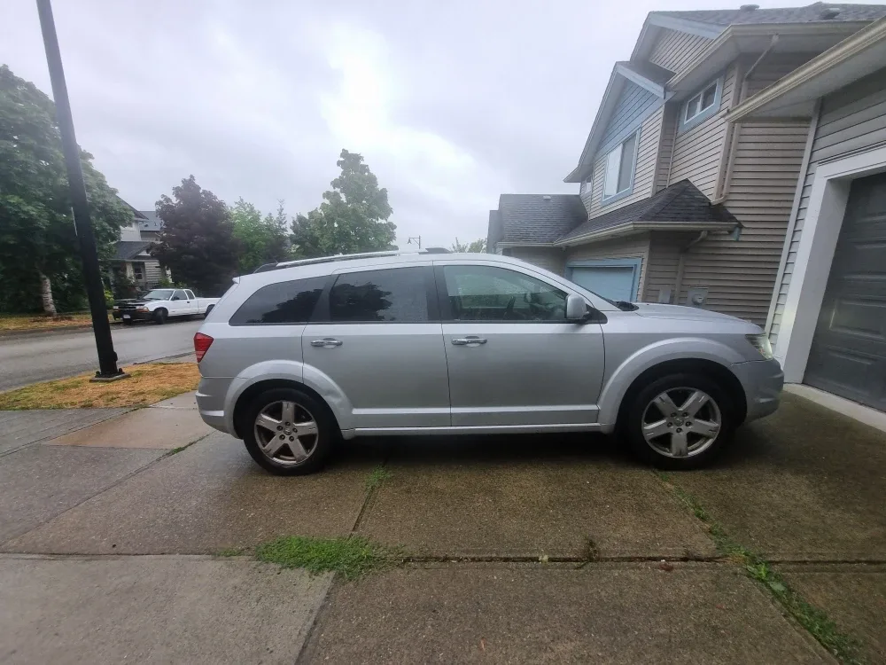 Silver Dodge Journey image indicator(3)