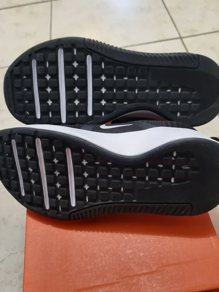 BNIB)Nike W Nike MC Trainer 3 US 7.5 Women's Running Shoes image indicator(2)