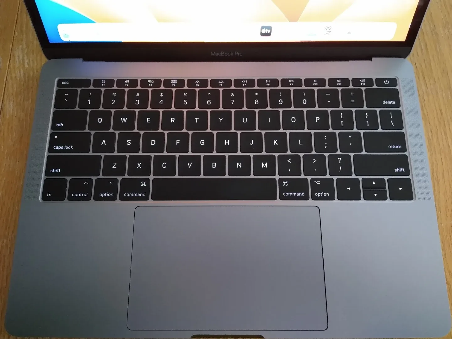 MacBook Pro 13-inch, 2017 image indicator(2)
