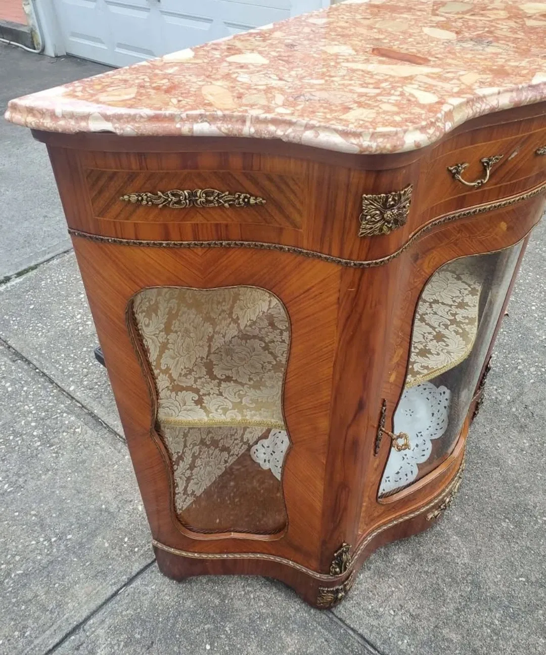 Beautiful italian marble top cabinet image indicator(3)