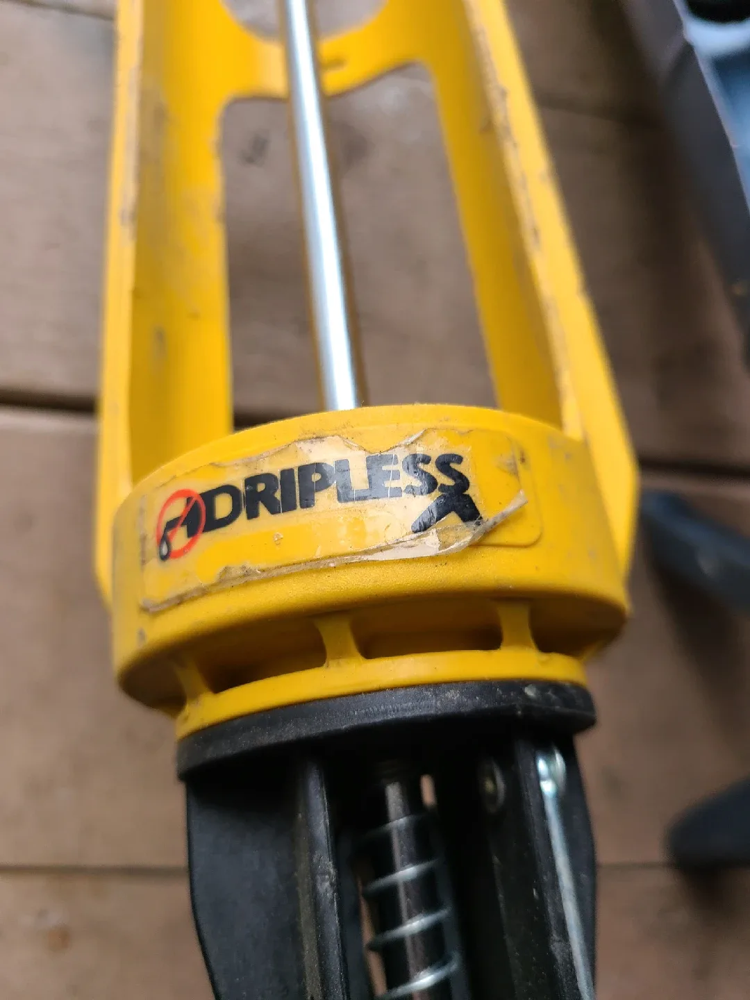 LePage PL 400 Subfloor Adhesive & Dripless Caulking Gun image indicator(4)