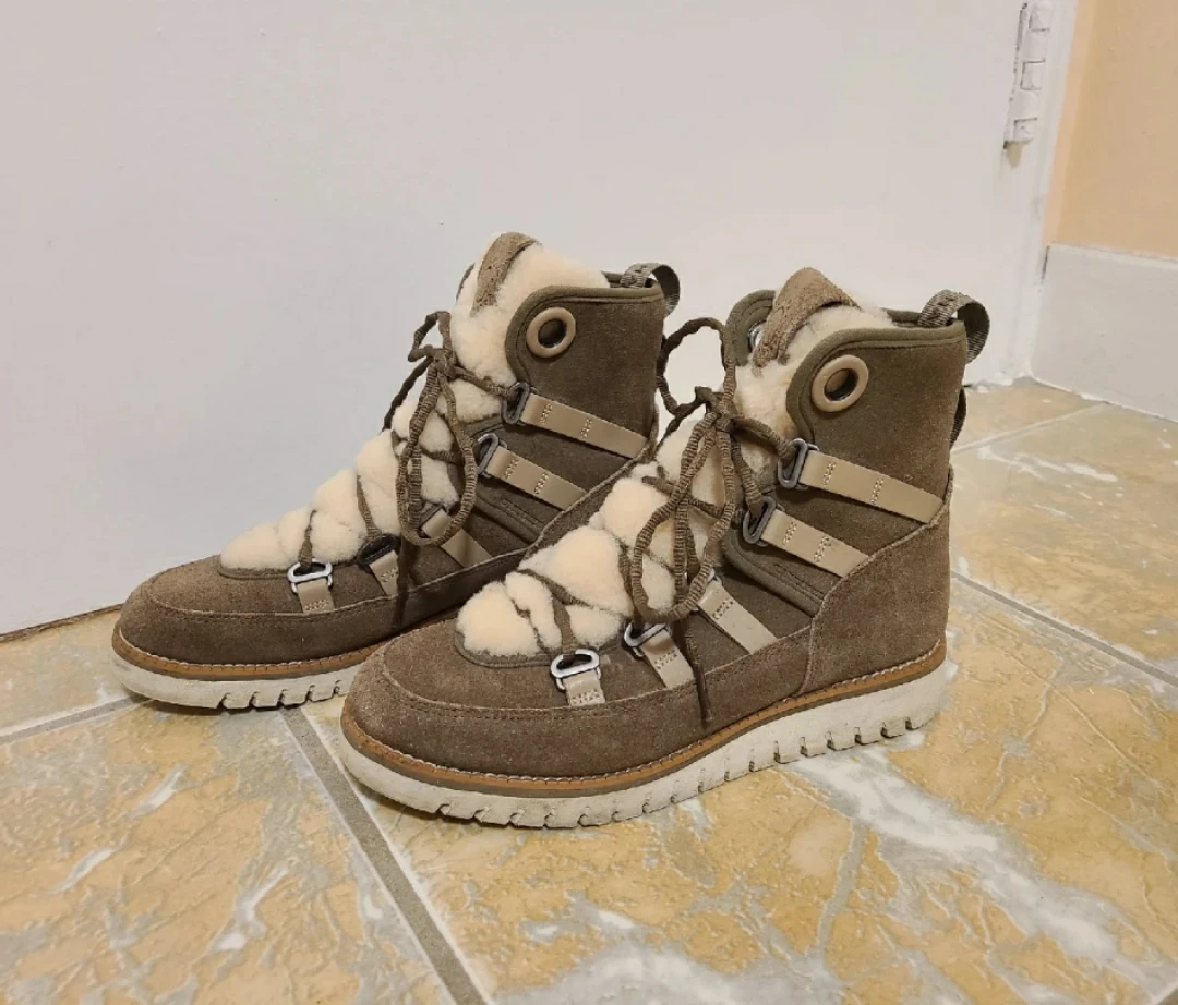 Waterproof Boots - Size 6 1/2 🥕 - photo 2