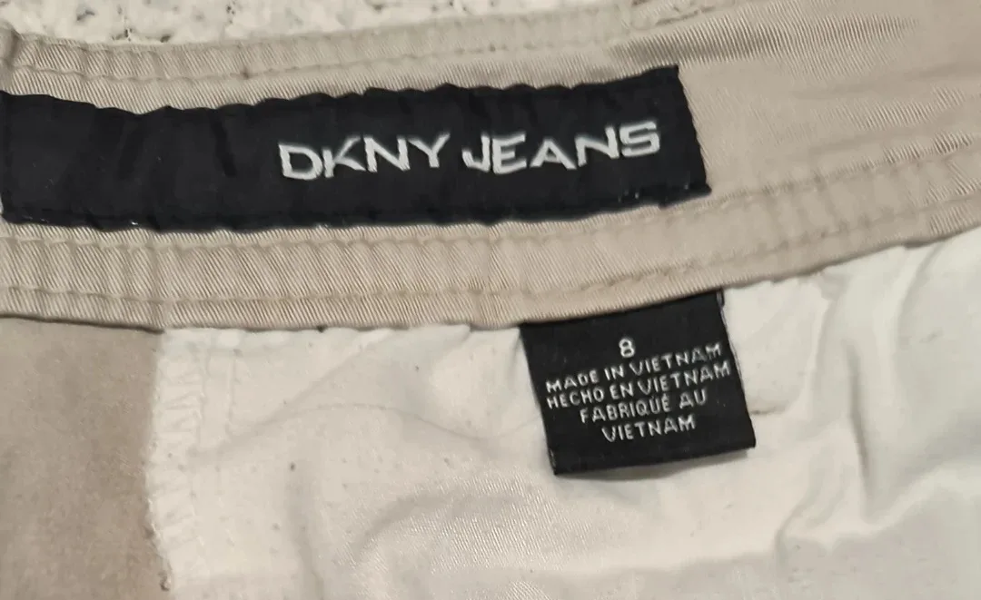 DKNY Jeans Women's Shorts - Size 8 image indicator(7)