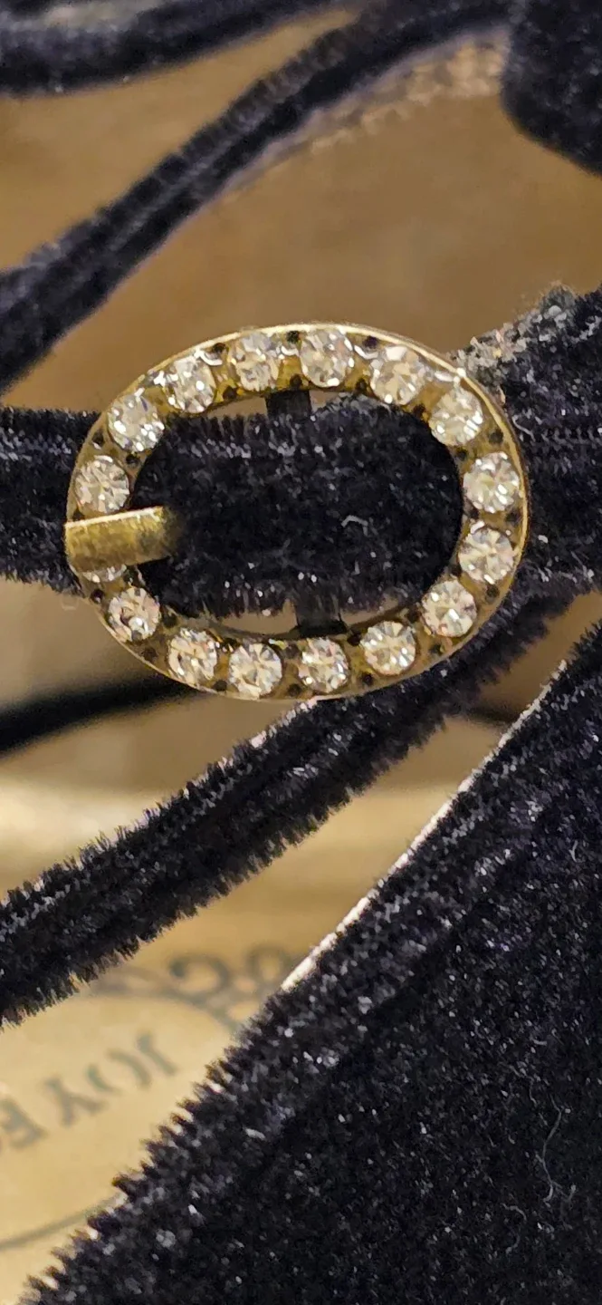 NEW! Girl's Black Fancy Bow Velvet Shoes! - Size 4 image indicator(6)