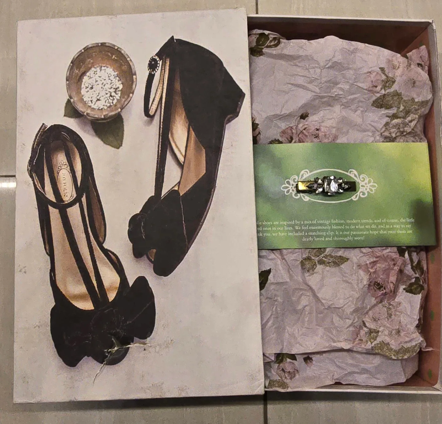 NEW! Girl's Black Fancy Bow Velvet Shoes! - Size 4 image indicator(8)