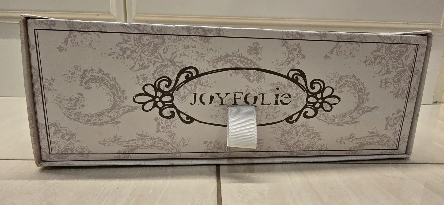 NEW! Girl's Black Fancy Bow Velvet Shoes! - Size 4 image indicator(9)