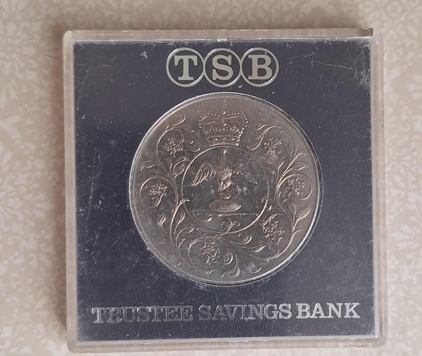 Elizabeth II Silver Jubilee Crown Coin image indicator(3)