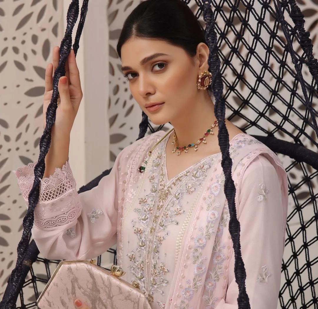 Elegant Embroidered Pink 3 Pieces Chiffon Suite🕊️ image indicator(3)