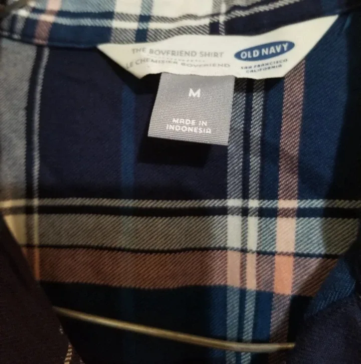 Old Navy  Shirt - Size M image indicator(2)
