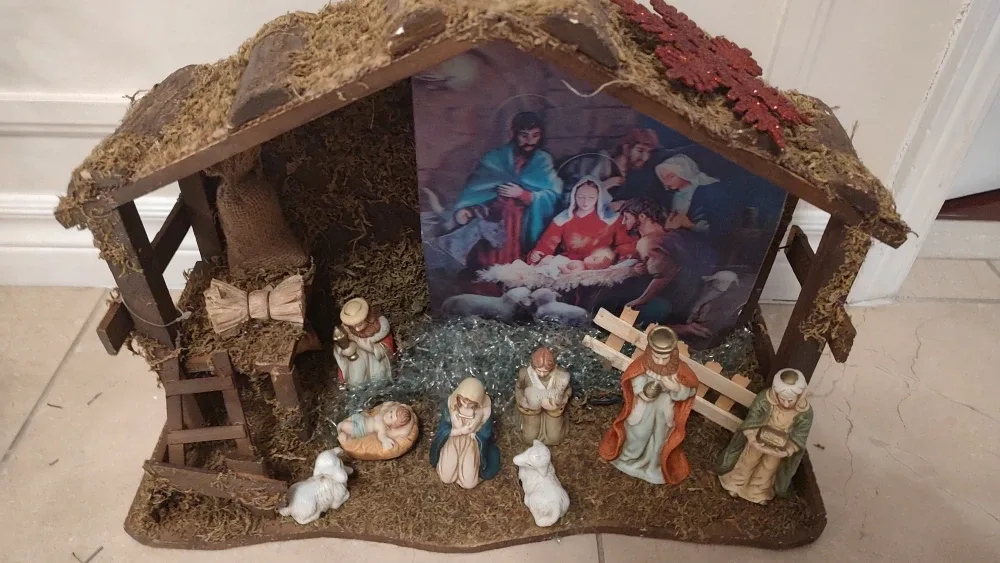 Nativity Scene with Figures