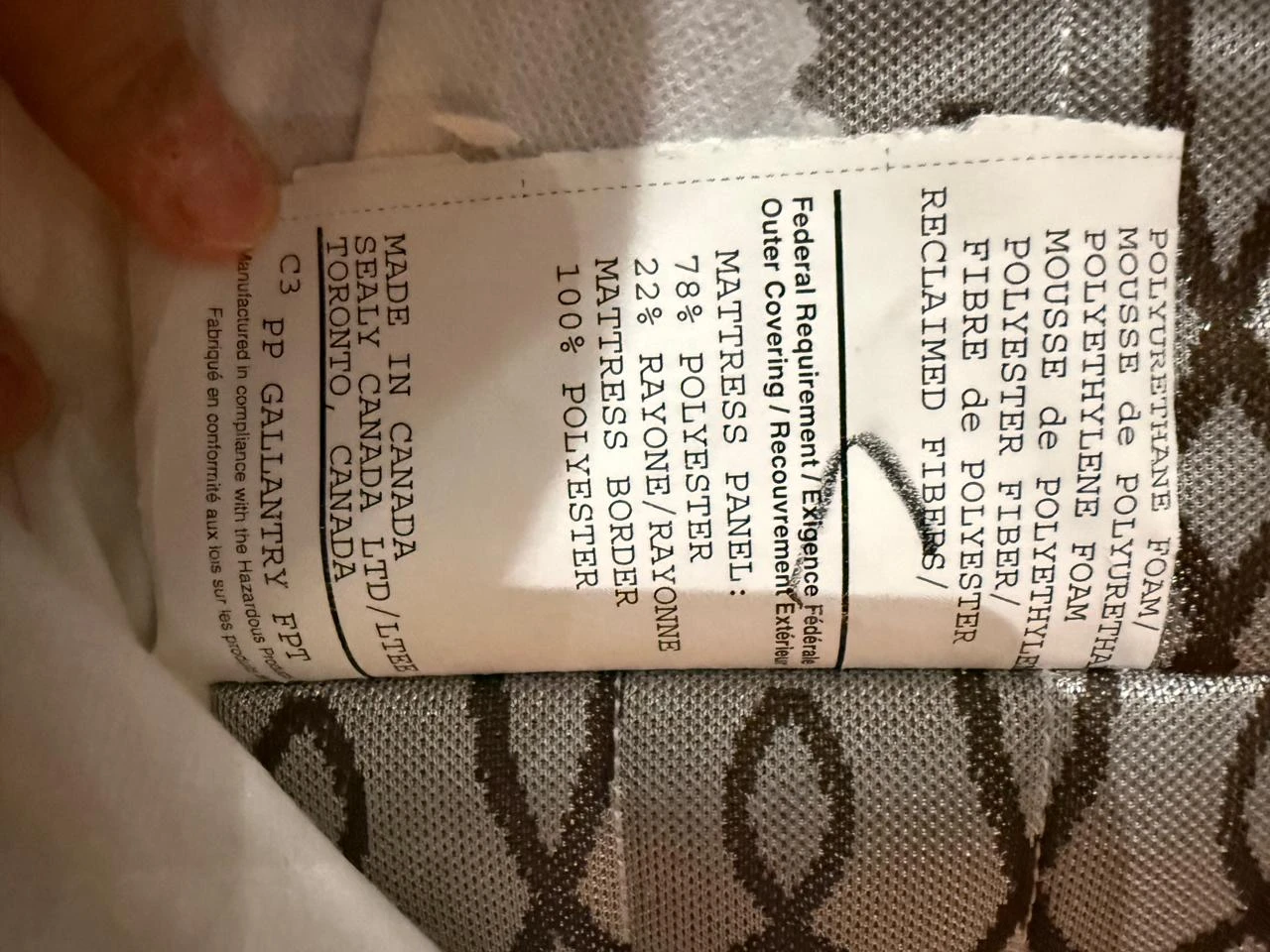 Queen size Sealy Mattress - Like New! - photo 4