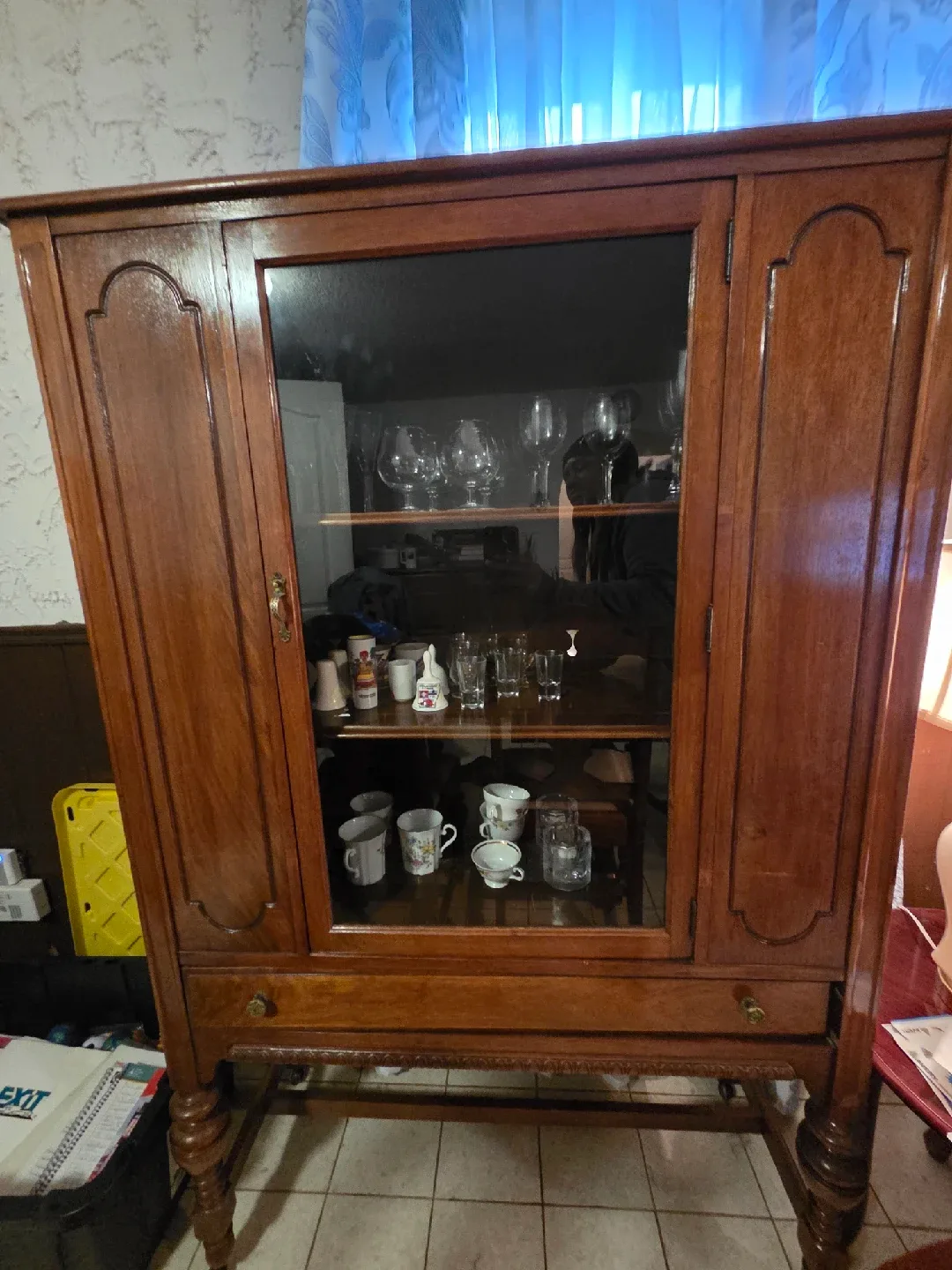 Antique Wooden China Cabinet & Dining Table Set image indicator(4)