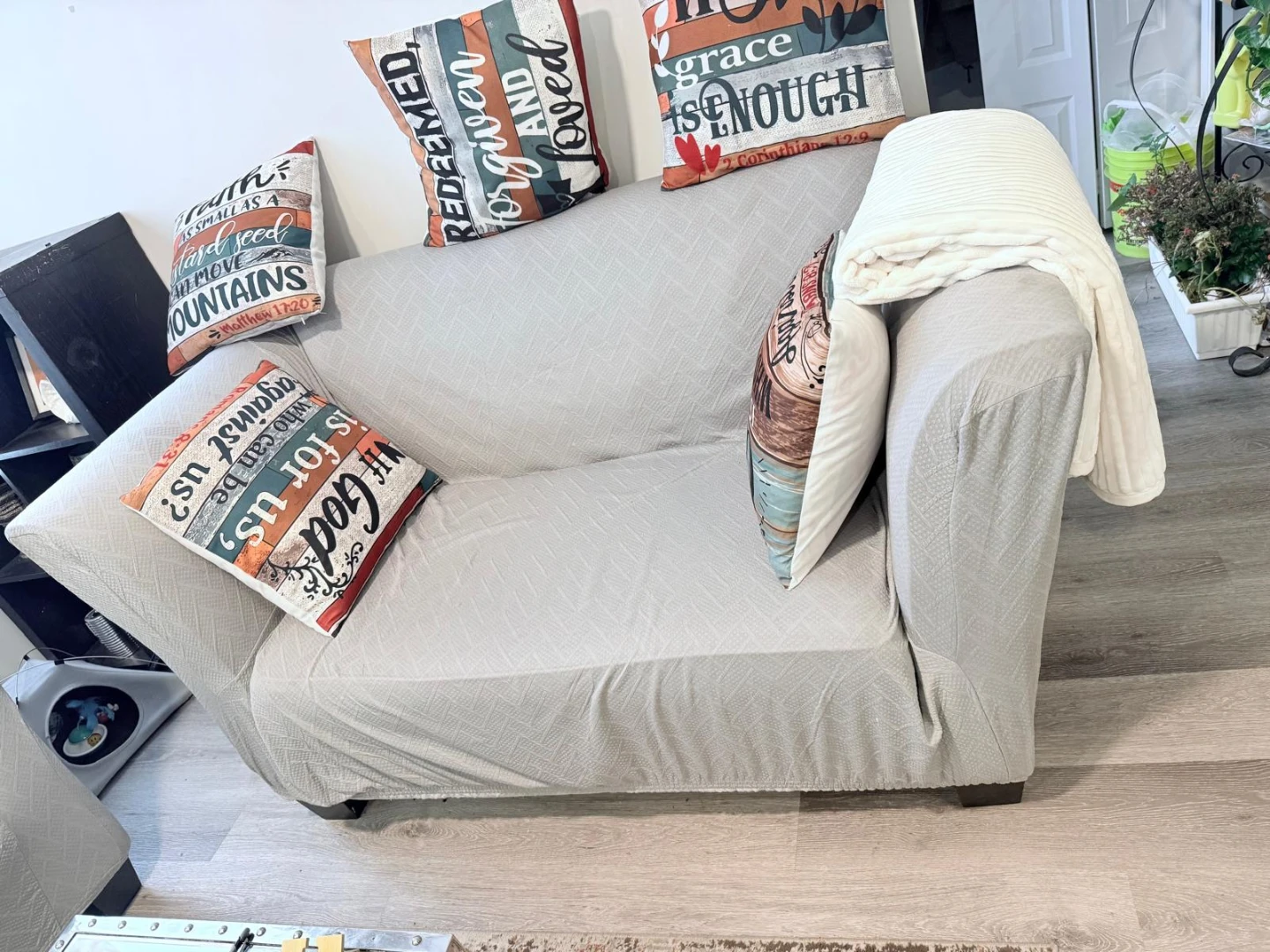 Beige Tufted Sofa - photo 5