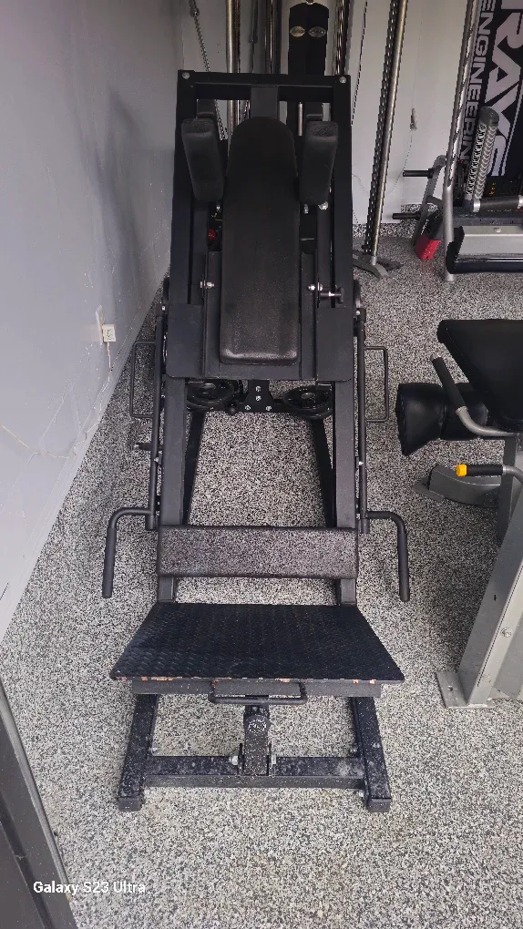 Gym Weight Lifting Hack Squat Machine