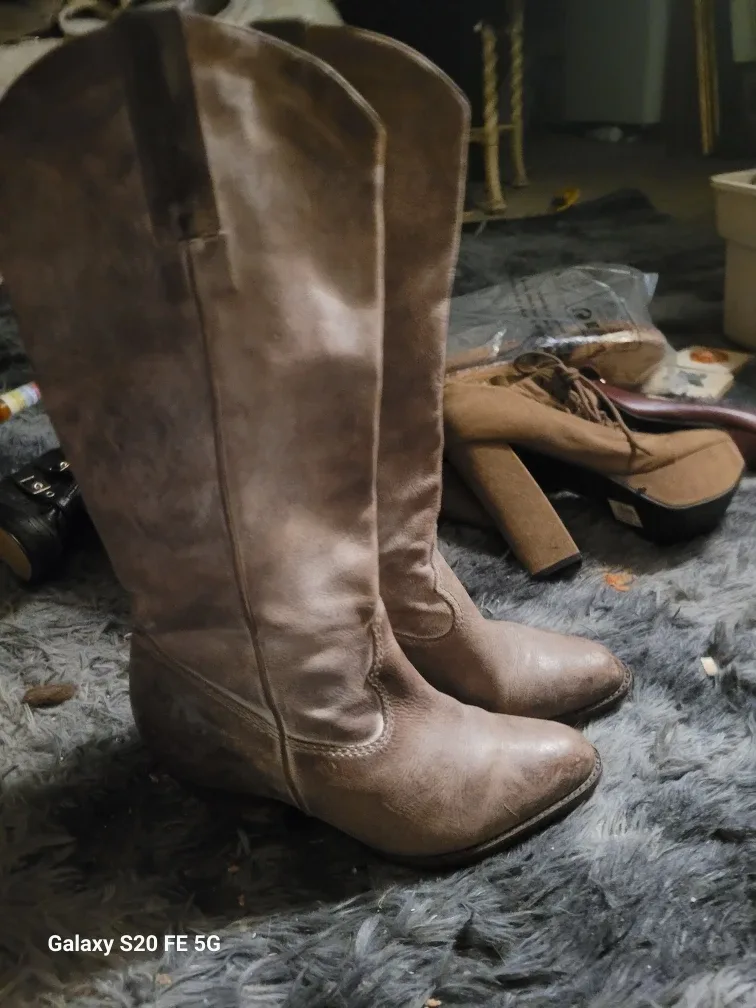 Brown Leather Cowboy Boots image indicator(2)