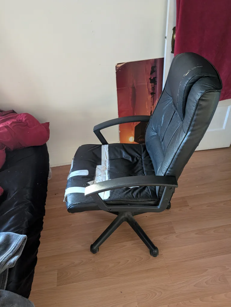 hoping someone wants a free ratty comfy chair image indicator(2)