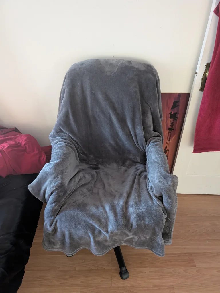 hoping someone wants a free ratty comfy chair image indicator(3)