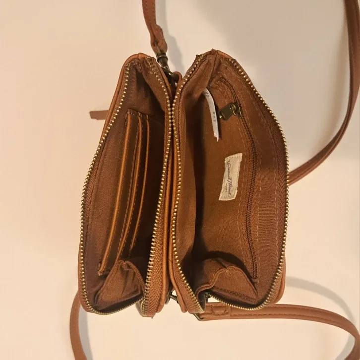 Small tan purse/wallet image indicator(3)