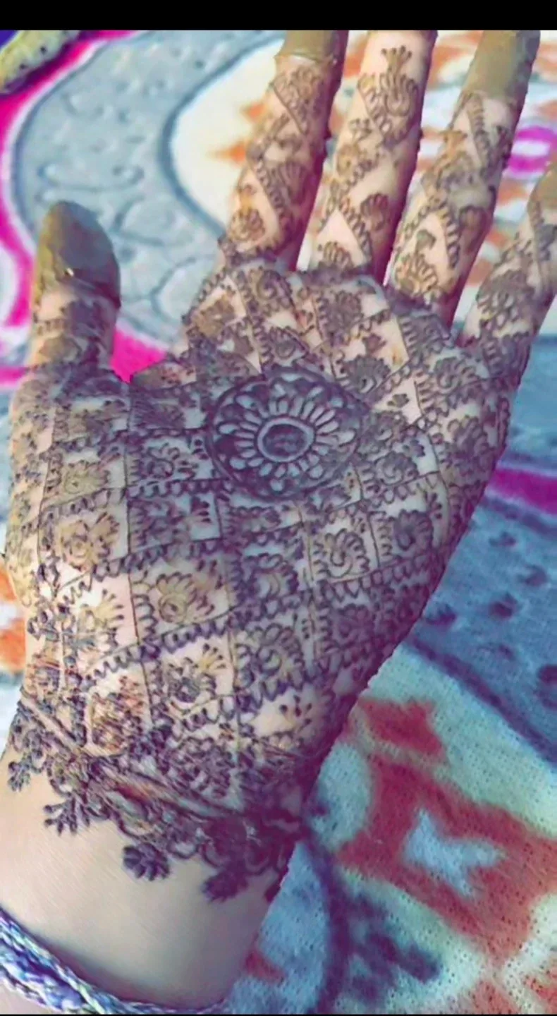 Henna Artist image indicator(5)
