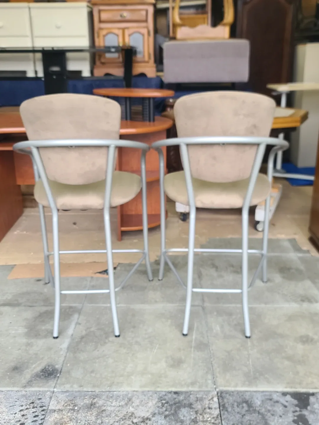 Set of 2 Beige Bar Stools image indicator(2)