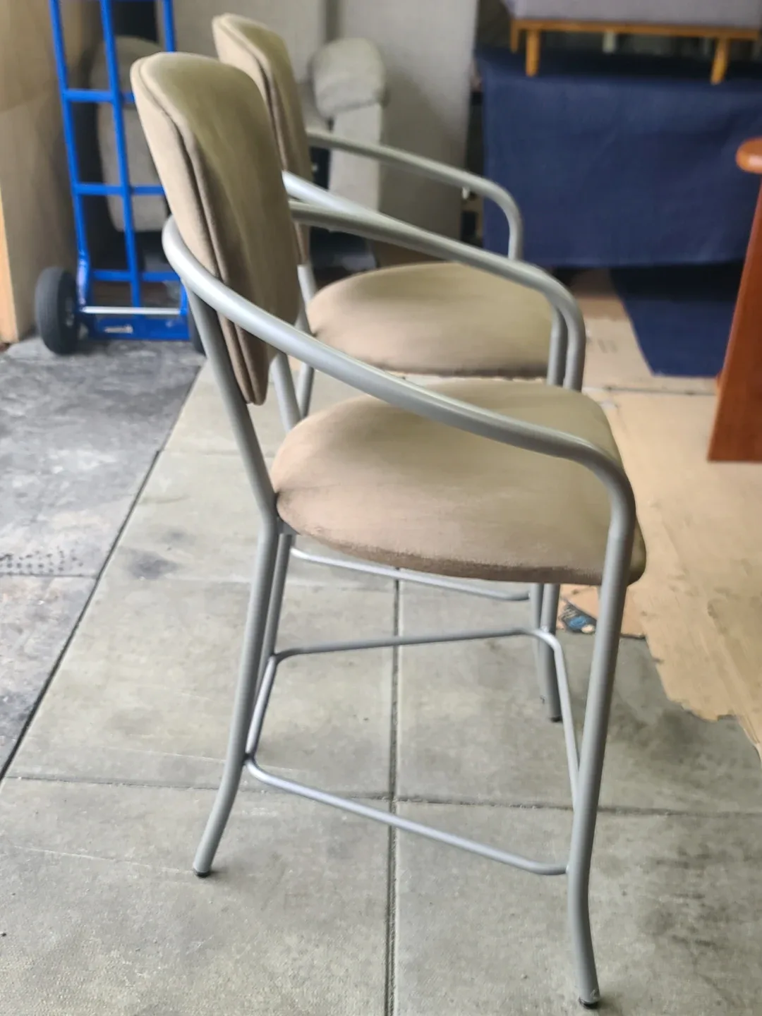 Set of 2 Beige Bar Stools image indicator(4)