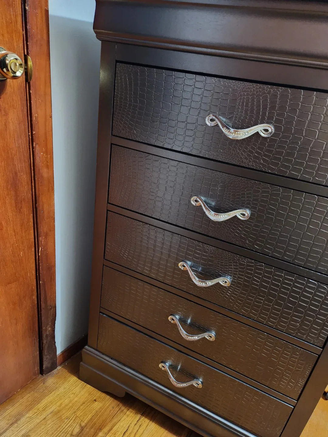 Brown 5-Drawer Chest image indicator(3)