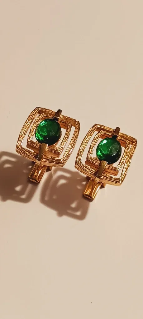 Gorgeous Gold Tone & Green Stone Cabochon Cufflinks