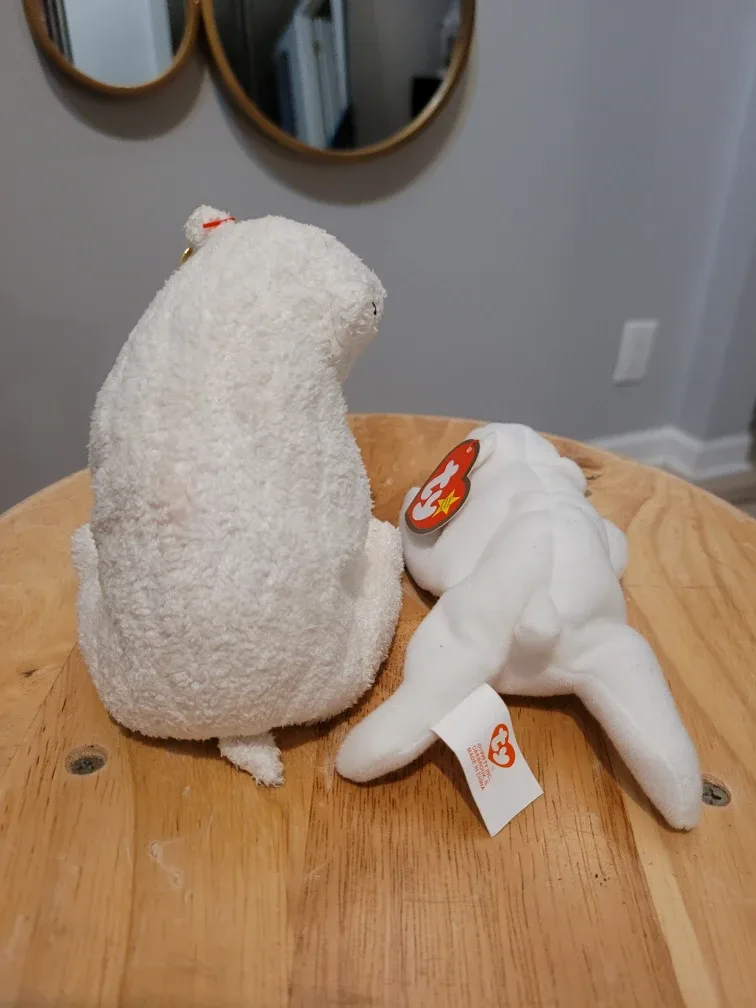 Pair of Polar Bears Chilly & Aurora image indicator(3)