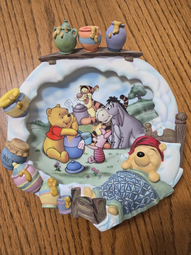 Winnie the Pooh 'Pooh's Sweet Dreams' Plate