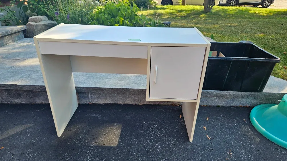 White Desk with Storage image indicator(5)