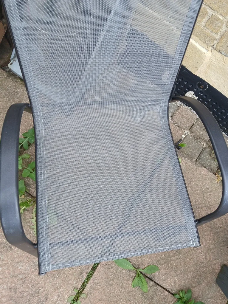 2 patio chairs 🏠Dufferin & Eglinton image indicator(4)