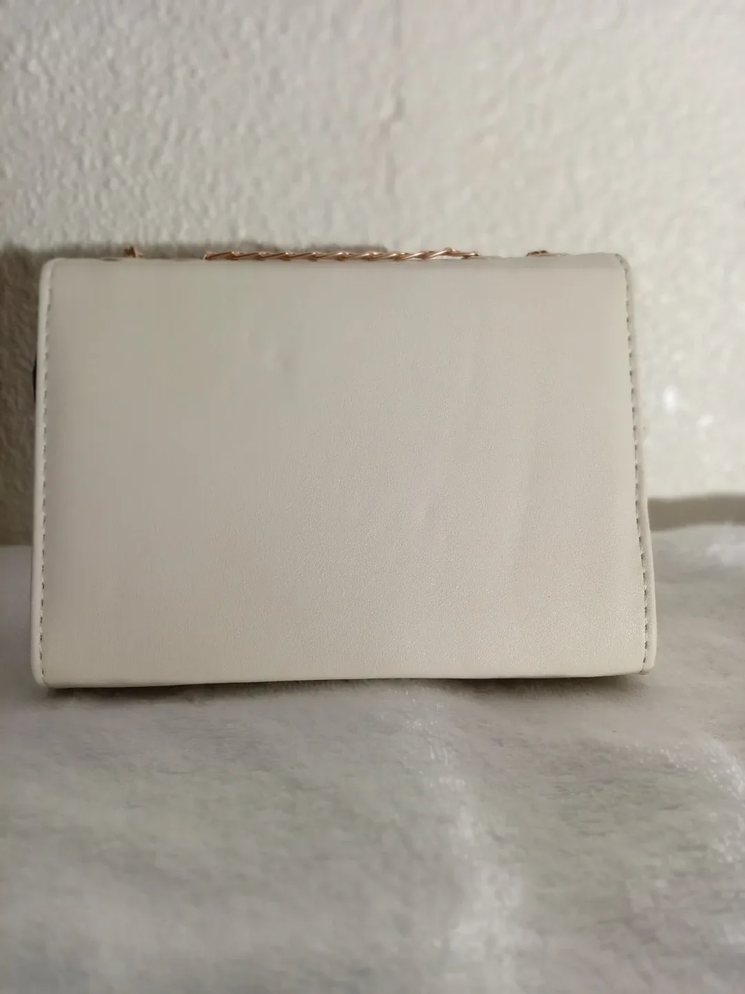 White & Gold Glitter Clutch with Chain Strap image indicator(3)