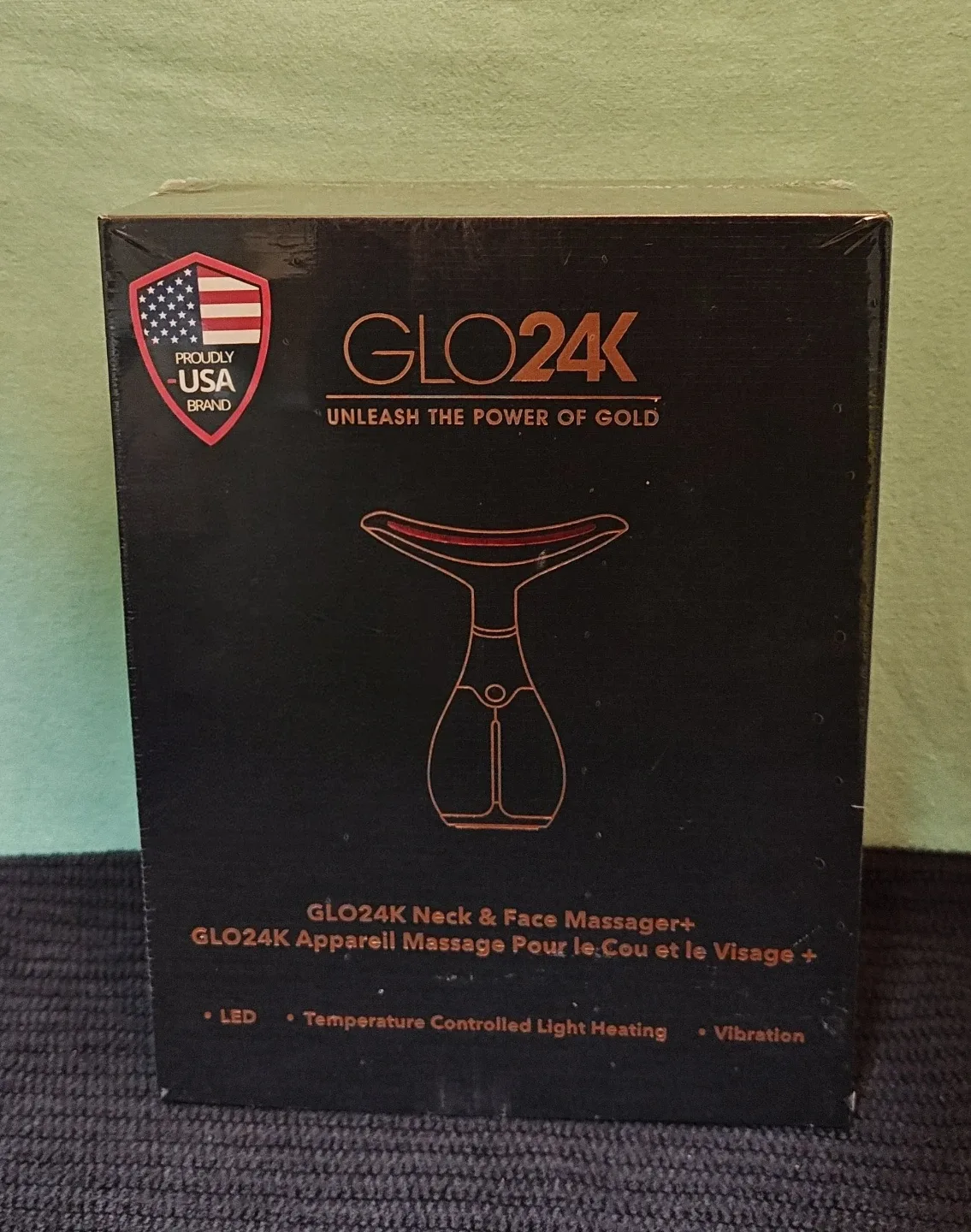 NIB GLO24K LED Beauty Therapy Device for Face & Neck