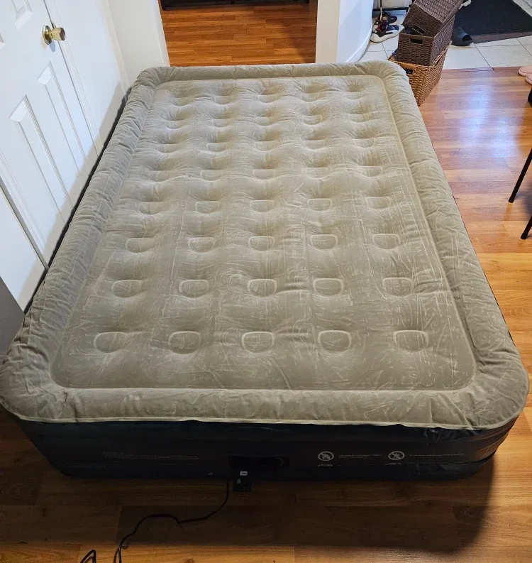Queen Size Air Mattress with Built-in Pump