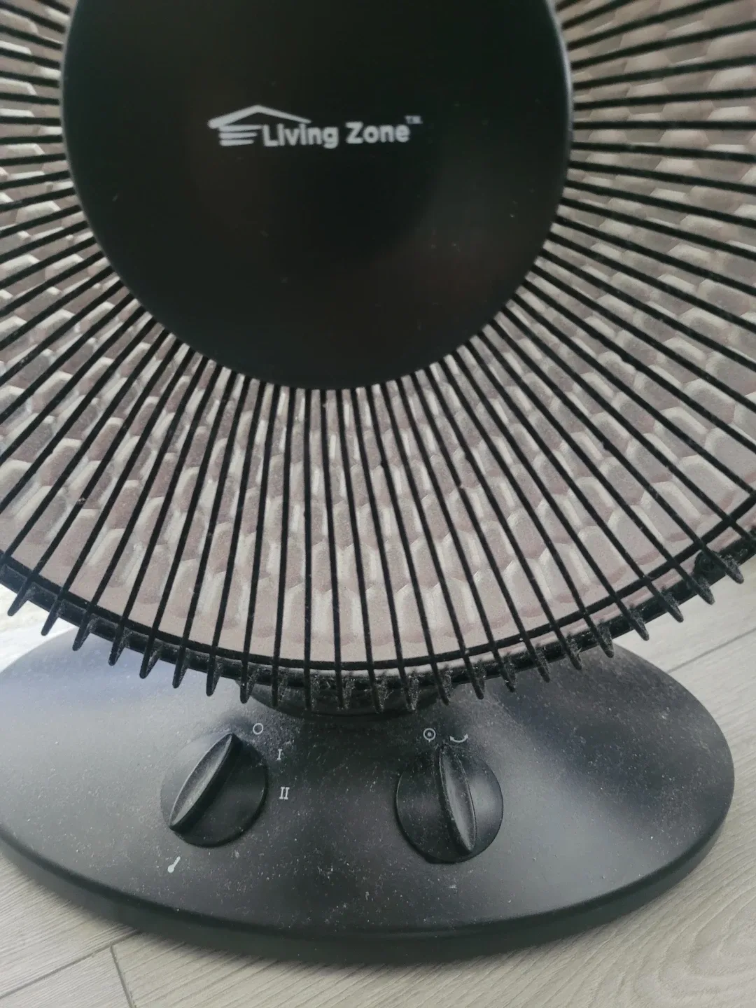 Living Zone Electric Radiant Dish Heater image indicator(2)