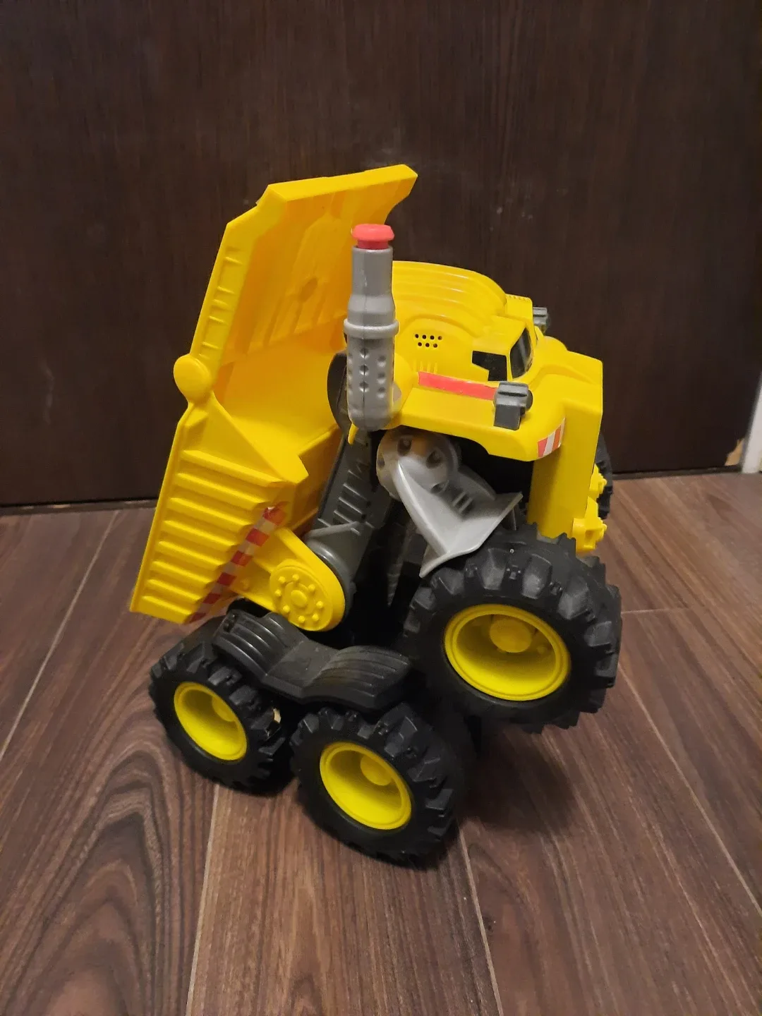 $30 Matchbox Rocky the Robot Truck Vehicle image indicator(4)