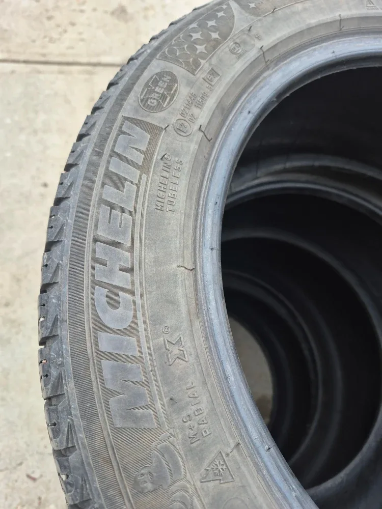 Michelin 215/55R17 two Winter Tires image indicator(5)