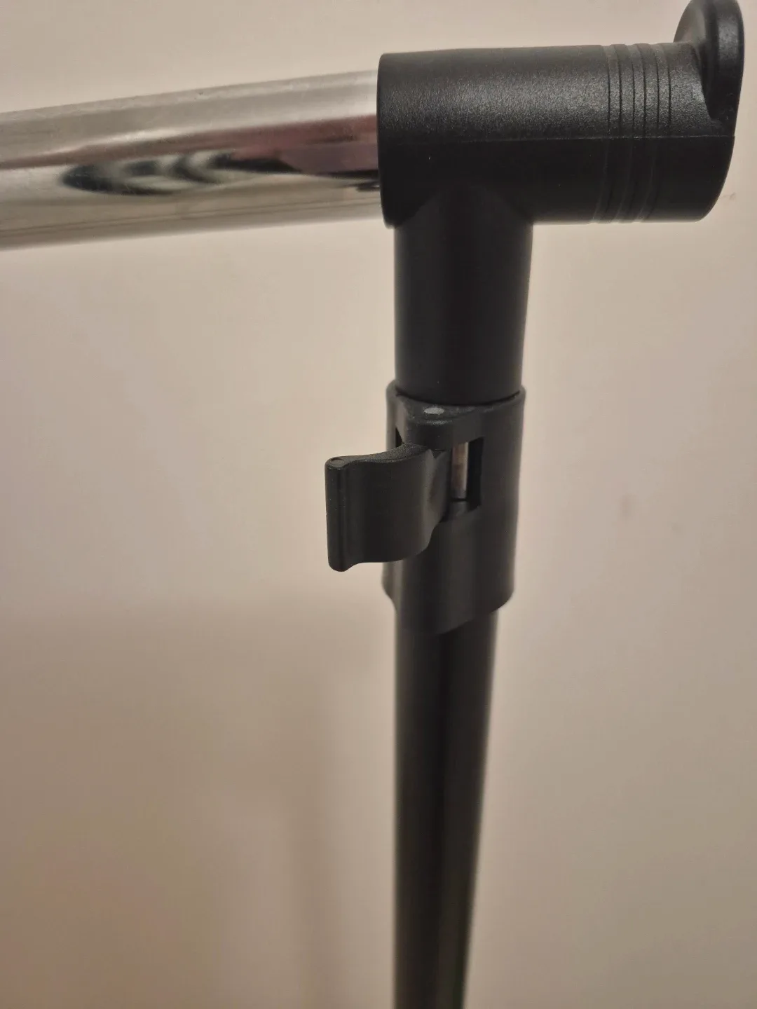Adjustable Clothes Rack image indicator(2)