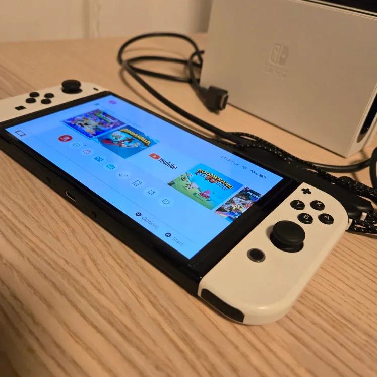 Nintendo Switch OLED. MINT condition. original accessories. image indicator(3)