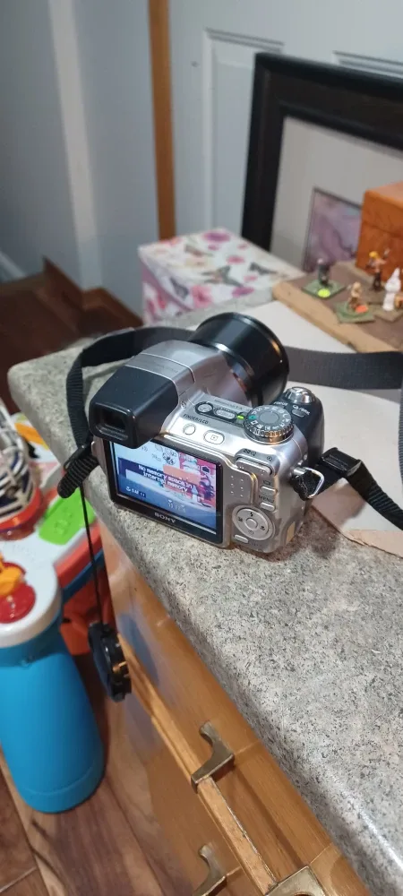 Sony 7.2 Mega Pixels Digital Camera