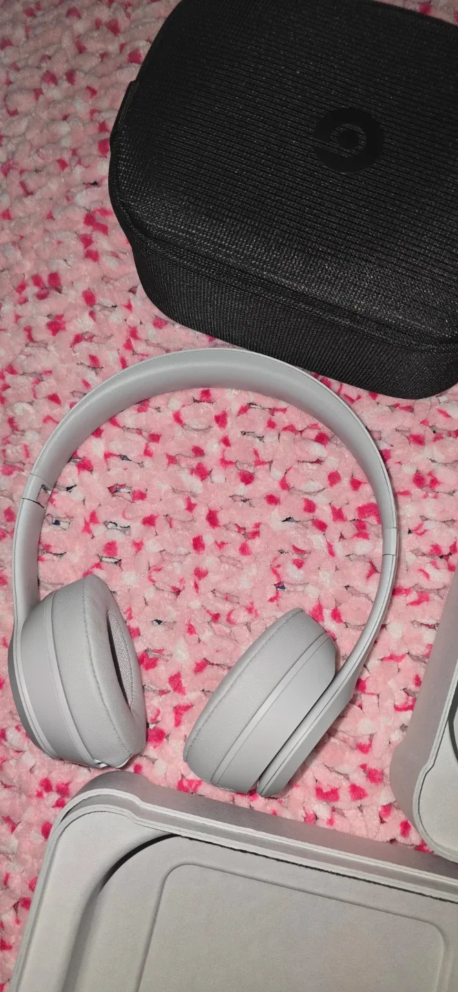 Beats Solo4 Wireless Headphones - Grey