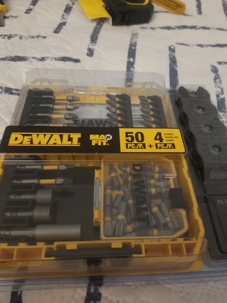 New DeWalt MAX FIT 50-Piece Screwdriver Bit Set image indicator(3)
