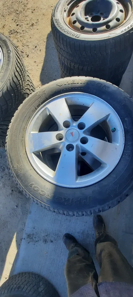 4tires Hankook 225/60R16 Winter Tires on Rims