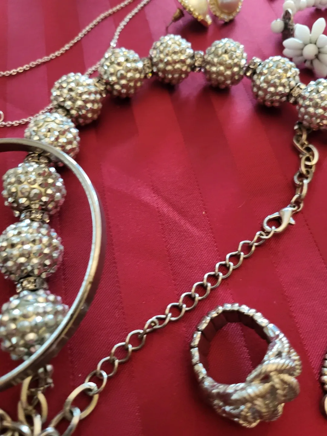 Assorted Costume Jewellery Lot image indicator(6)