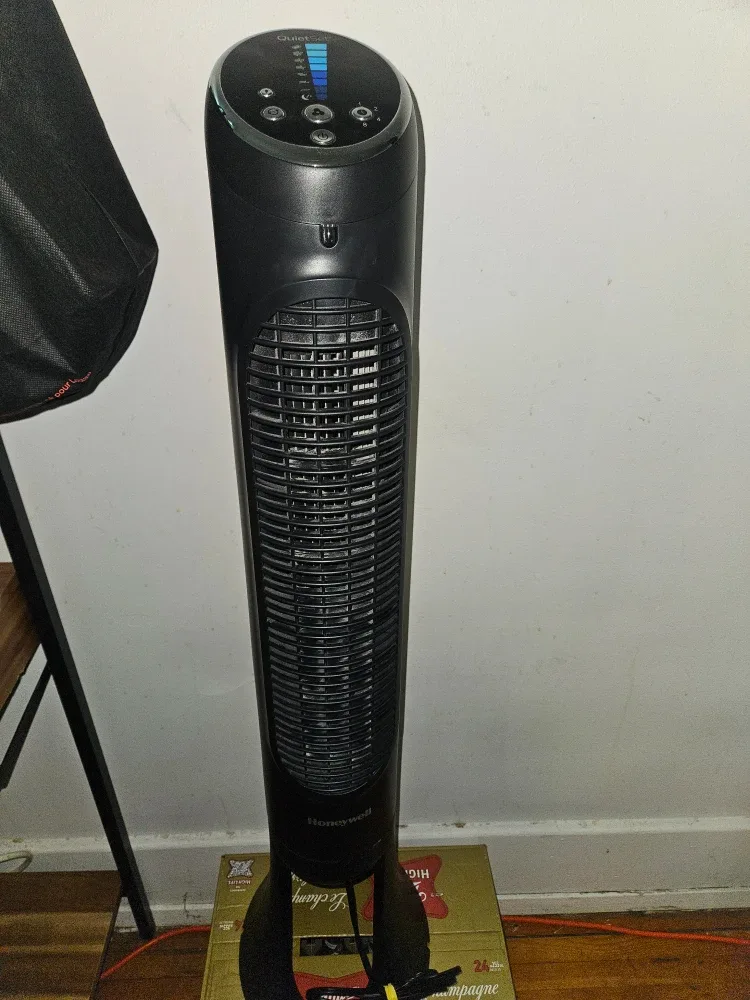 Honeywell QuietSet Tower Fan - Black image indicator(3)