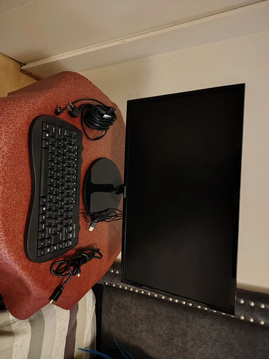 Samsung S24F350FH Monitor & Digi-052 Keyboard