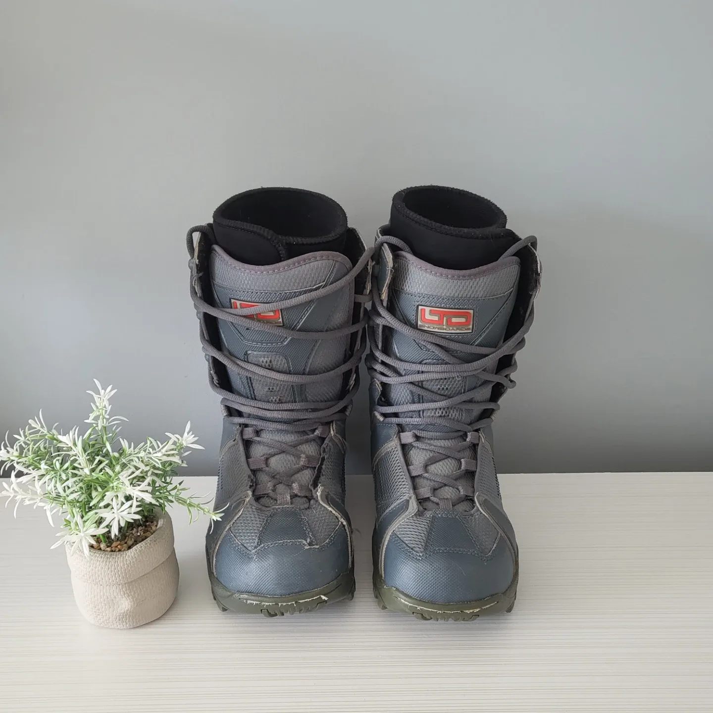 Gently Used! Comfortable Snowboarding Boots- Quick Pickup!🚀 image indicator(2)