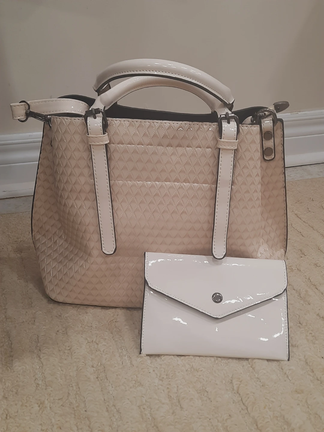 NEW Assorted Ladies' Handbags - photo 2