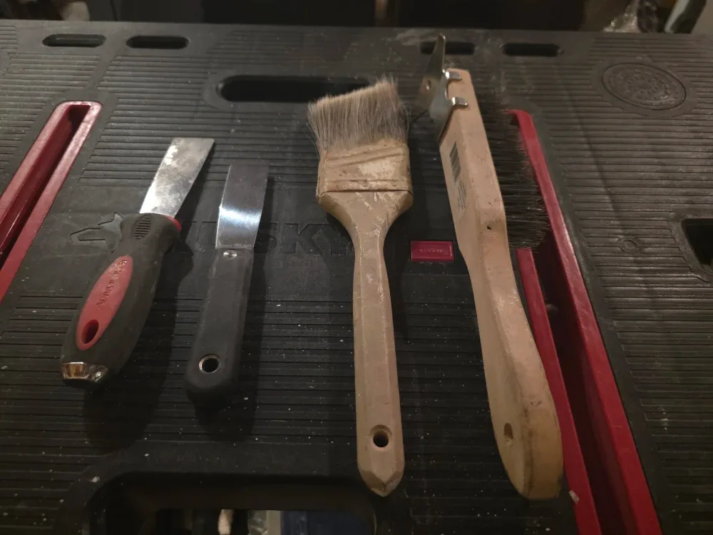 Used Paint Brushes & Scrapers